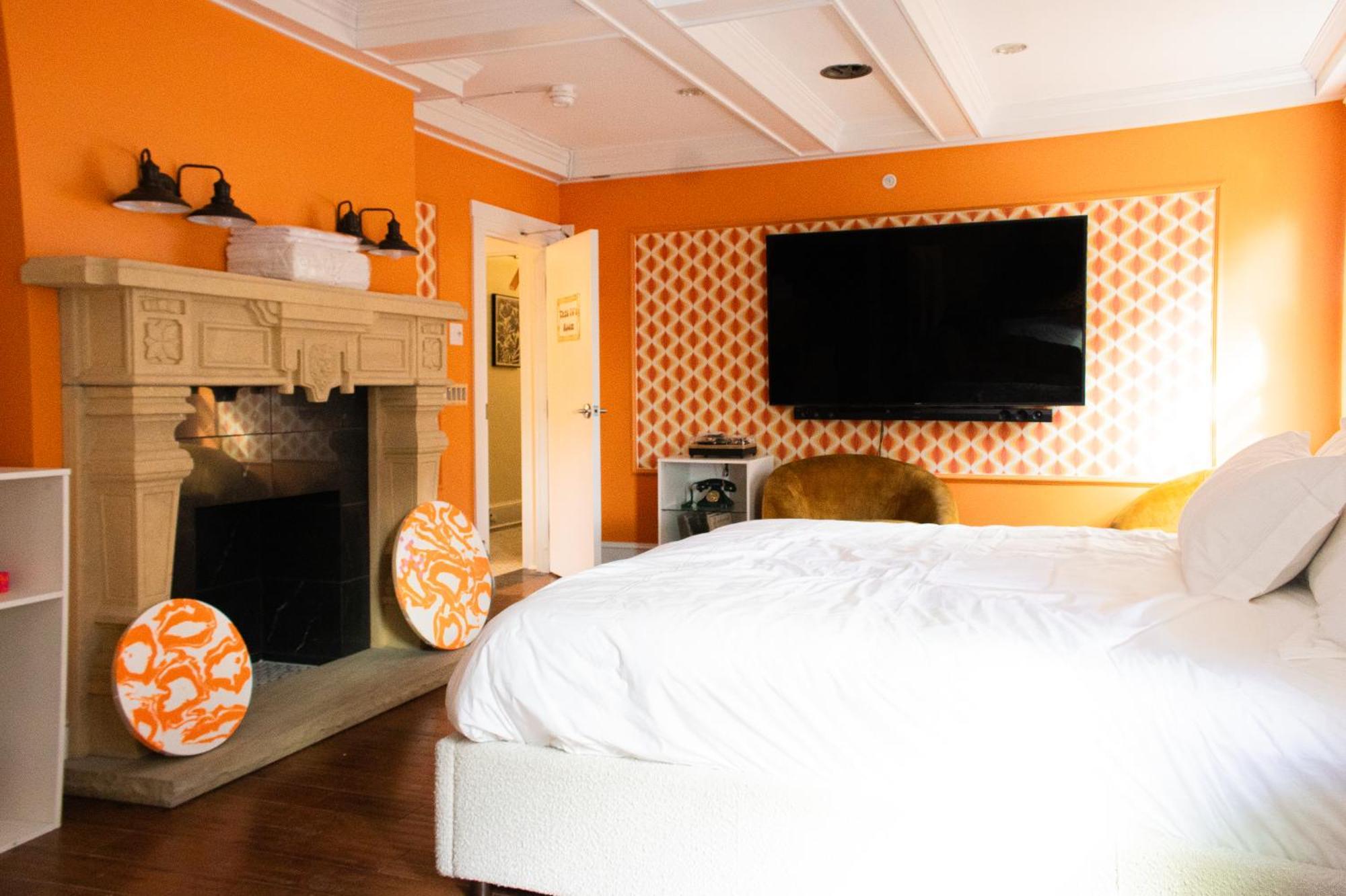 Chateau That 70s Hotel *